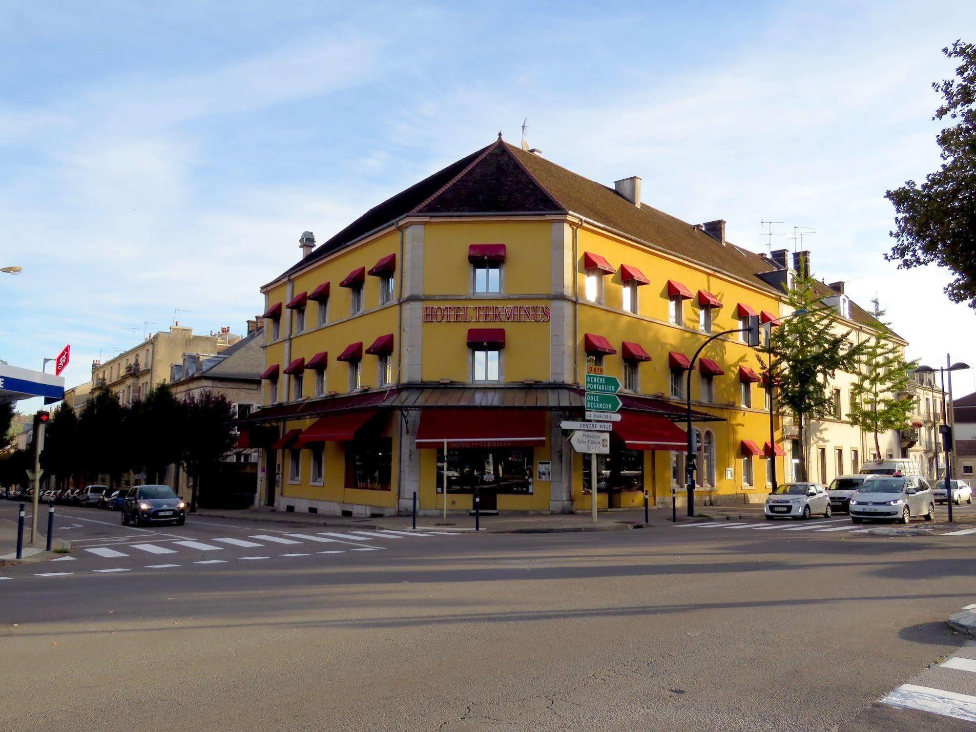 Hotel Terminus - Pizzeria Pizz'A Gogo - Salle De Sport - Face A La Gare Lons-le-Saunier Exteriér fotografie