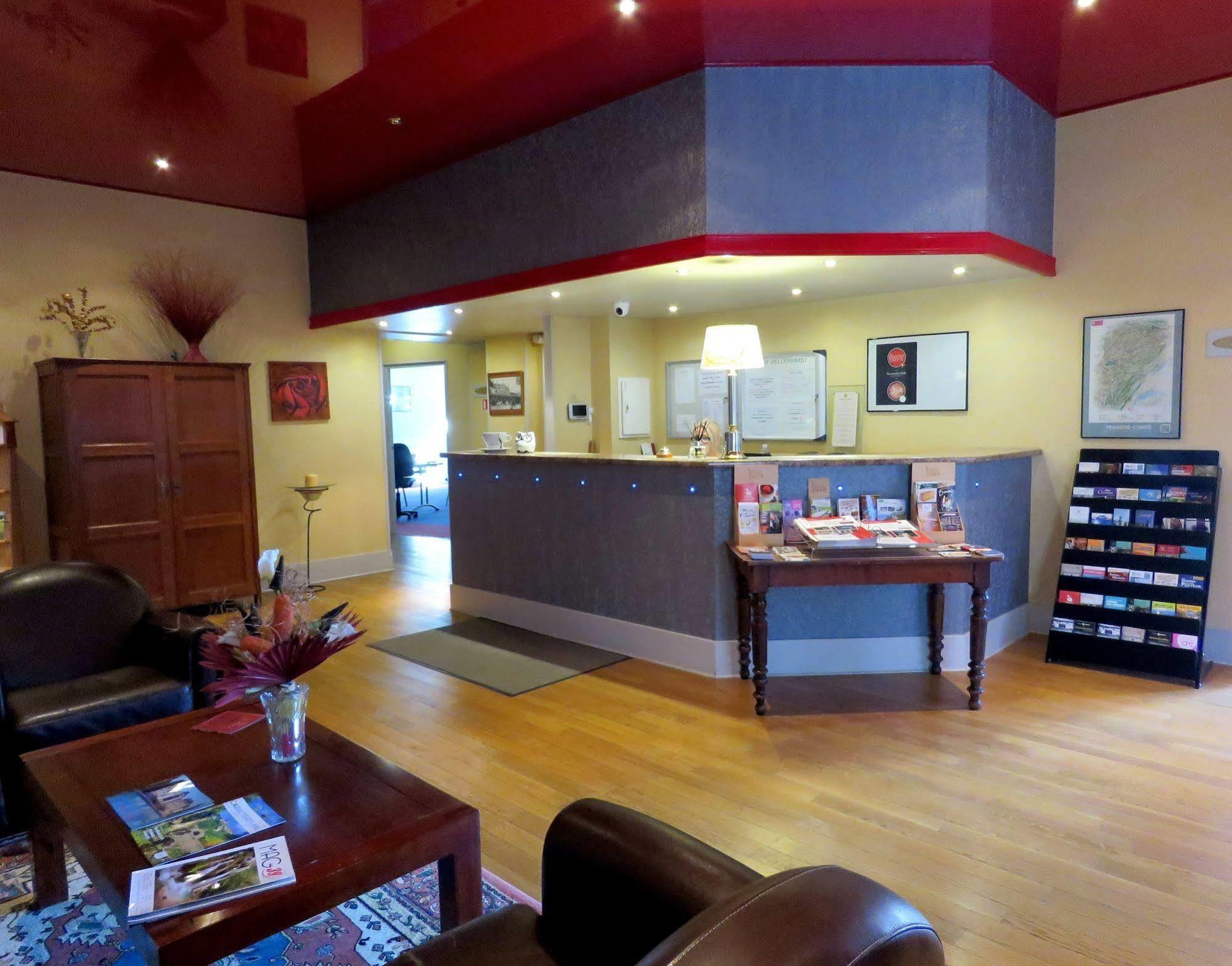 Hotel Terminus - Pizzeria Pizz'A Gogo - Salle De Sport - Face A La Gare Lons-le-Saunier Exteriér fotografie
