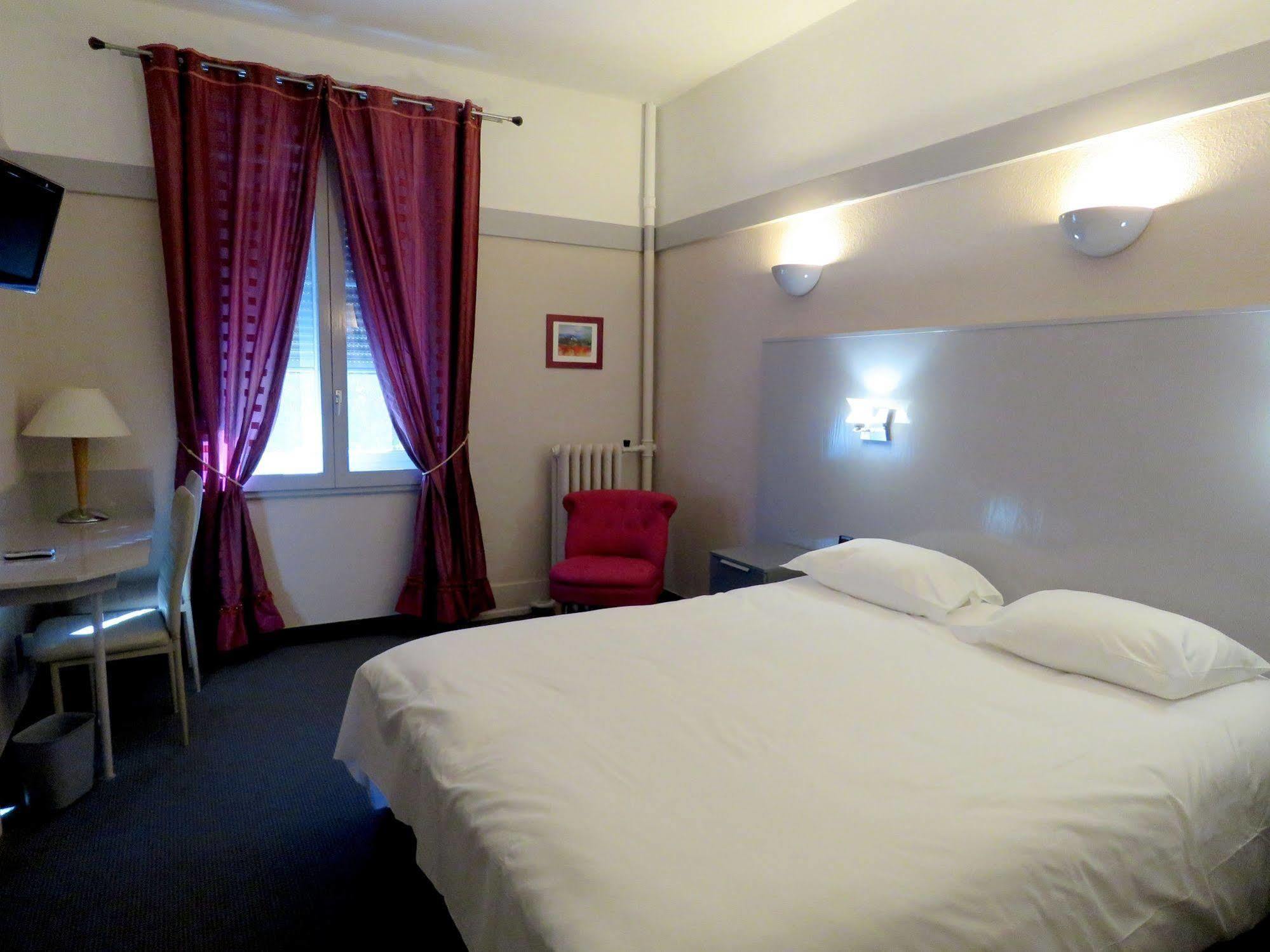 Hotel Terminus - Pizzeria Pizz'A Gogo - Salle De Sport - Face A La Gare Lons-le-Saunier Exteriér fotografie