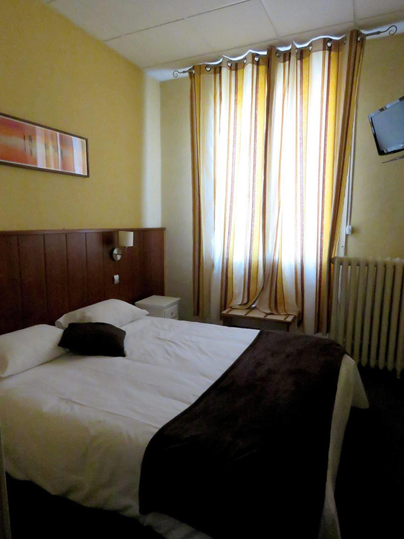 Hotel Terminus - Pizzeria Pizz'A Gogo - Salle De Sport - Face A La Gare Lons-le-Saunier Exteriér fotografie